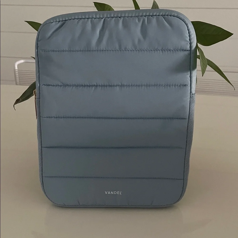 Vandel Original Puffy iPad Sleeve 9-11inch NWOT